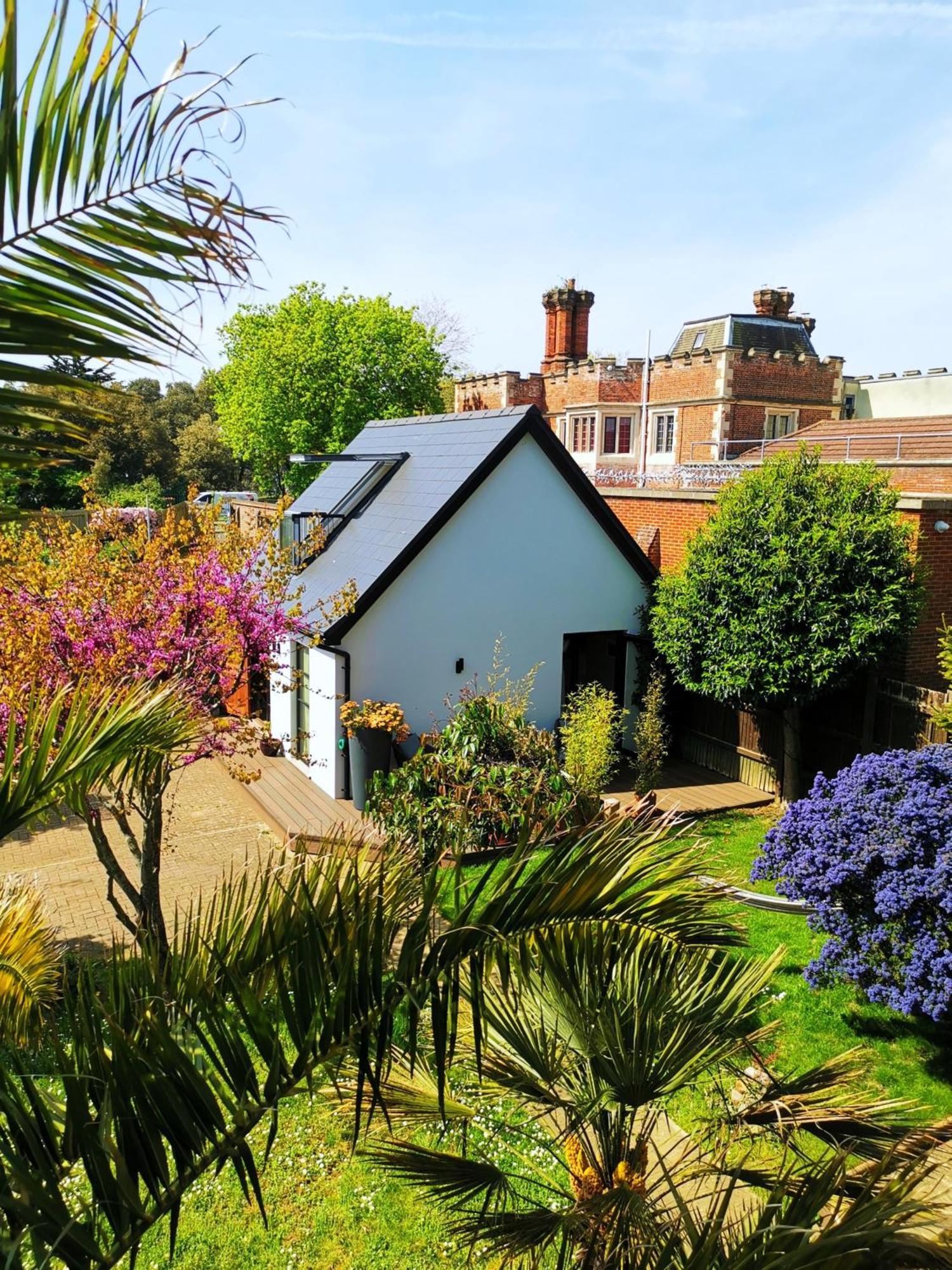 Hastings Casita, 'Little House' Self Contained Garden Lodge, Close To Town And Seafront المظهر الخارجي الصورة